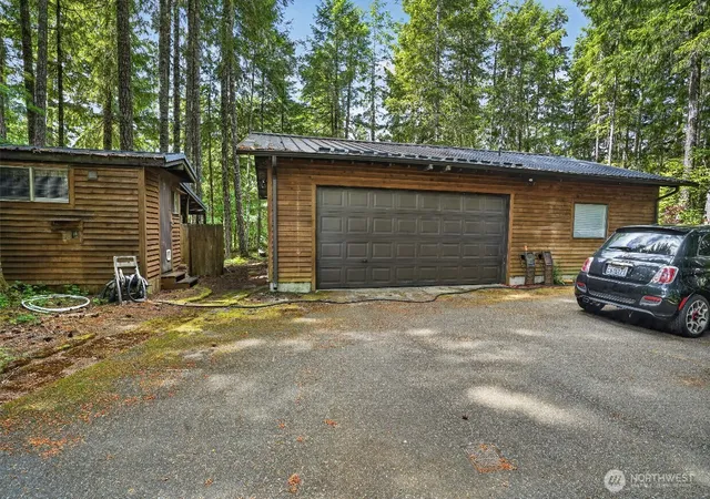 Photo 2 of Single family home for sale at 31 N Mallard Way W, Hoodsport, WA 98548 | MLS# NWM2549668 | Listing updated on 2026-09-16