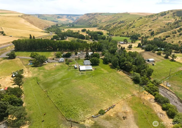 Photo 3 of Manufactured home for sale at 110 Baileysburg Rd, Dayton, WA 99328 | MLS# NWM2550281 | Listing updated on 2026-09-22