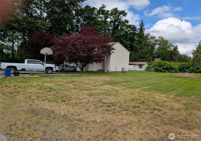 Photo 3 of Sale Pending at 326 W Munro St, Sedro Woolley, WA 98284 | MLS# NWM2550631 | Listing updated on 2026-09-24
