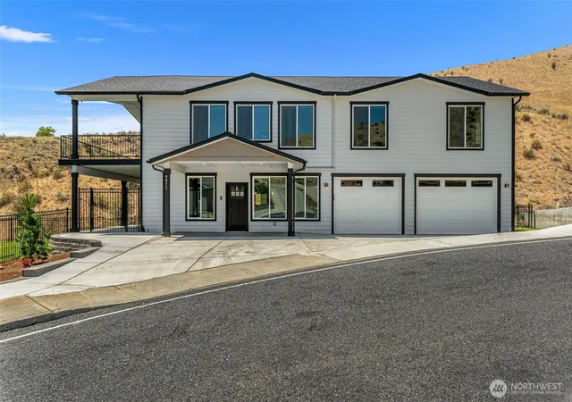 Photo 3 of Single family home for sale at 9971 Saska Way, Entiat, WA 98822 | MLS# NWM2550782 | Listing updated on 2026-09-24