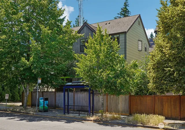 Photo 1 of Townhouse for sale at 9423 Roosevelt Way Ne, Seattle, WA 98115 | MLS# NWM2550801 | Listing updated on 2026-09-17