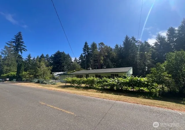 Photo 2 of Single family home for sale at 4430 Pine Ave Ne, Bremerton, WA 98310 | MLS# NWM2550924 | Listing updated on 2026-09-16