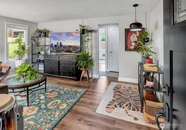 Photo 3 of Sale Pending at 555 Windsor Pl NE, Renton, WA 98056 | MLS# NWM2551423 | Listing updated on 2026-09-21