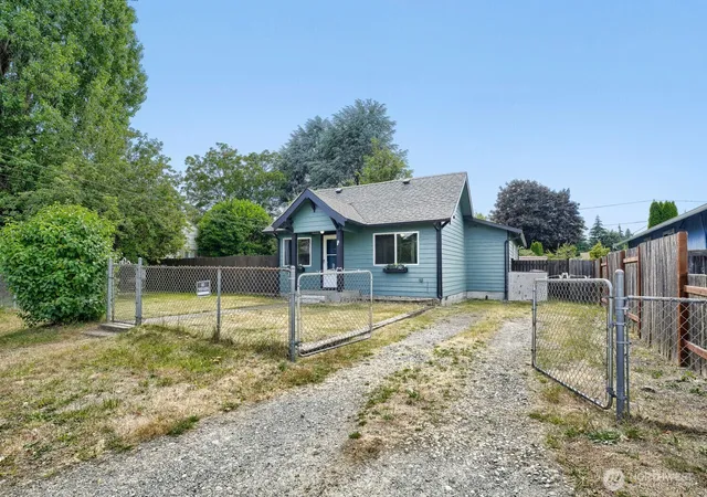 Photo 3 of Single family home for sale at 7626 S Winnetka St, Tacoma, WA 98408 | MLS# NWM2551512 | Listing updated on 2026-09-22