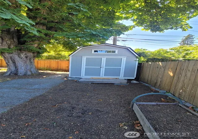 Photo 23 of Single family home for sale at 5621 Brooklyn Ave NE, Seattle, WA 98105 | MLS# NWM2551590 | Listing updated on 2026-10-09