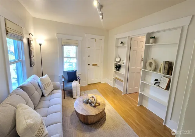 Photo 3 of Condo for sale at 5621 Brooklyn Ave NE, Seattle, WA 98105 | MLS# NWM2551590 | Listing updated on 2026-09-18