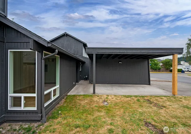 Photo 3 of Sale Pending at 3001 M St NE, Auburn, WA 98002 | MLS# NWM2551856 | Listing updated on 2026-09-28