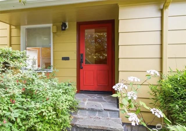 Photo 2 of Sale Pending at 125 Olympic Way Nw, Olympia, WA 98502 | MLS# NWM2551912 | Listing updated on 2026-09-21