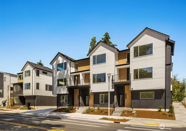 Townhouse for sale at 18000 A 10th Ave NE, Shoreline, WA 98155 | MLS# NWM2552203
