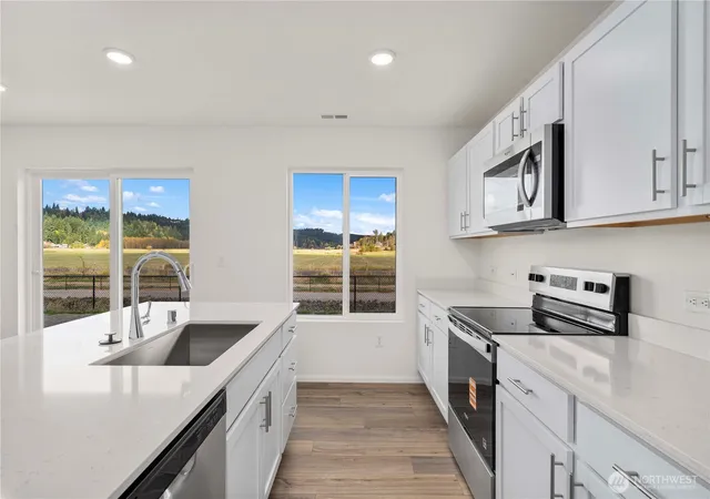 Photo 4 of Single family home for sale at 1354 Salzer Crk Loop, Centralia, WA 98531 | MLS# NWM2552419 | Listing updated on 2026-09-29