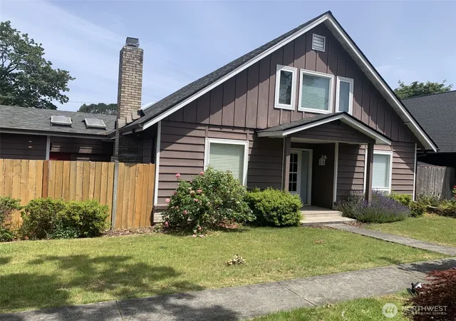 Townhouse for sale at 6502 Avondale Rd SW #4, Lakewood, WA 98499 | MLS# NWM2552577