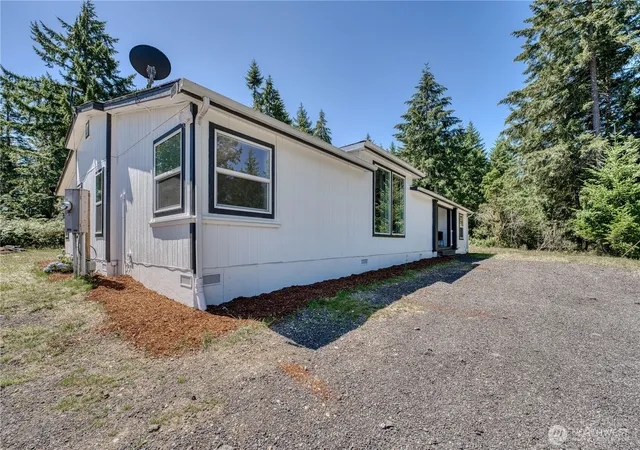 Manufactured home for sale at 1208 205th Avenue Ct SW, Lakebay, WA 98349 | MLS# NWM2552977