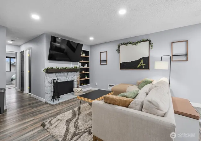 Photo 3 of Townhouse for sale at 1826 South 330th #D, Federal Way, WA 98003 | MLS# NWM2553177 | Listing updated on 2026-09-22