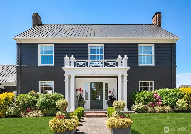 Photo 2 of Single family home for sale at 1515 28th Avenue W, Seattle, WA 98199 | MLS# NWM2553213 | Listing updated on 2026-09-23