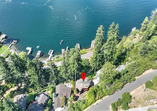 Photo 4 of Sale Pending at 2305 E Lake Sammamish Pl SE, Sammamish, WA 98075 | MLS# NWM2553471 | Listing updated on 2026-09-24