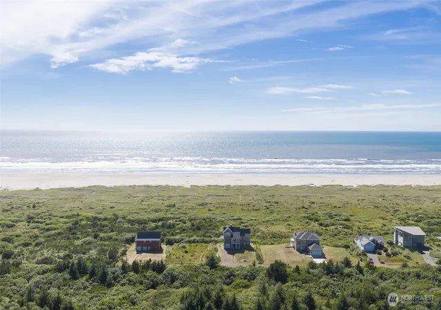 Photo 3 of Single family home for sale at 126 Dunes Ln, Ocean Shores, WA 98569 | MLS# NWM2553638 | Listing updated on 2026-09-17