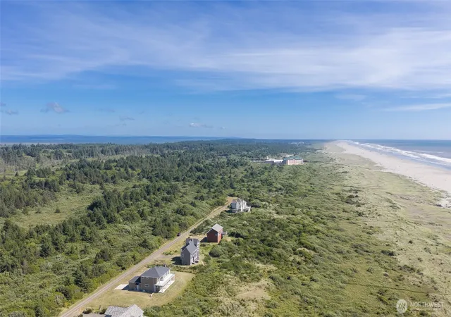 Photo 4 of Single family home for sale at 126 Dunes Ln, Ocean Shores, WA 98569 | MLS# NWM2553638 | Listing updated on 2026-09-17
