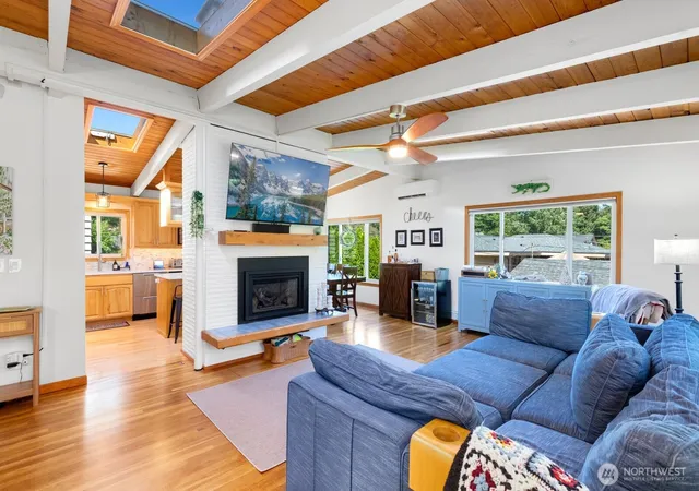 Photo 3 of Single family home for sale at 11123 34th Place Sw, Seattle, WA 98146 | MLS# NWM2553653 | Listing updated on 2026-09-25