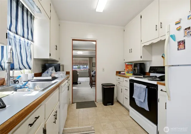 Photo 3 of Sale Pending at 1409 W Yakima Ave, Yakima, WA 98902 | MLS# NWM2553675 | Listing updated on 2026-10-01