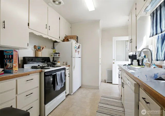 Photo 4 of Sale Pending at 1409 W Yakima Ave, Yakima, WA 98902 | MLS# NWM2553675 | Listing updated on 2026-10-01