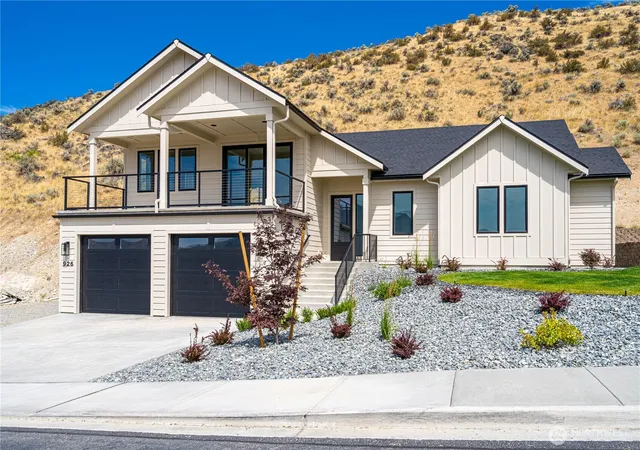 Single family home for sale at 926 Long Dr, Chelan, WA 98816 | MLS# NWM2553849 | Listing updated on 2026-09-22