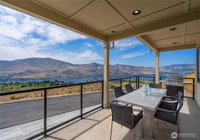 Photo 2 of Single family home for sale at 926 Long Dr, Chelan, WA 98816 | MLS# NWM2553849 | Listing updated on 2026-09-22