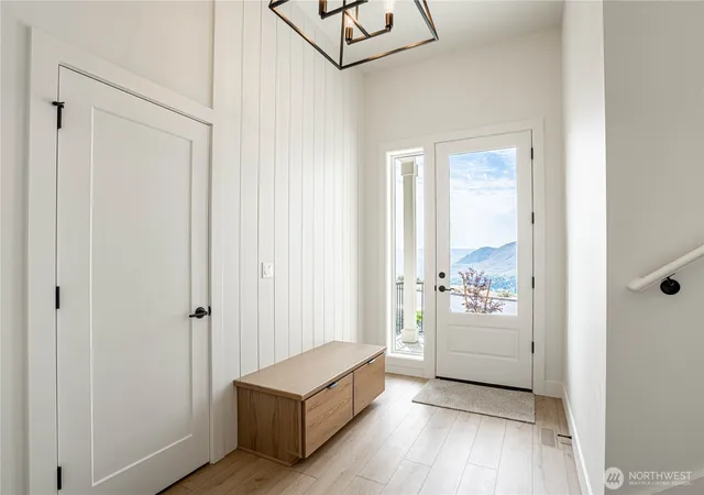 Photo 3 of Single family home for sale at 926 Long Dr, Chelan, WA 98816 | MLS# NWM2553849 | Listing updated on 2026-09-22