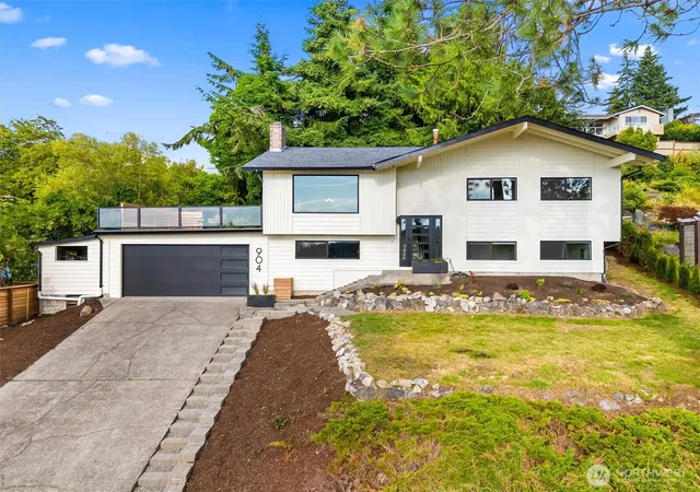 Photo 2 of Single family home for sale at 904 Puget St, Bellingham, WA 98226 | MLS# NWM2553878 | Listing updated on 2026-10-01