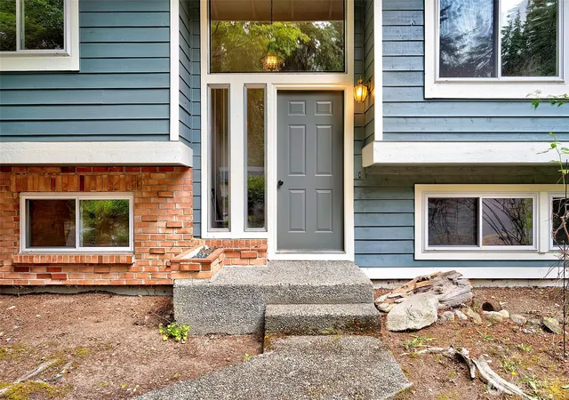 Photo 3 of Sale Pending at 5927 147 Street Sw, Edmonds, WA 98026 | MLS# NWM2553915 | Listing updated on 2026-09-18