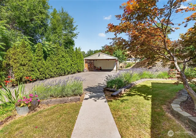 Photo 4 of Sale Pending at 1800 Lower Monitor Rd, Wenatchee, WA 98801 | MLS# NWM2553925 | Listing updated on 2026-09-17