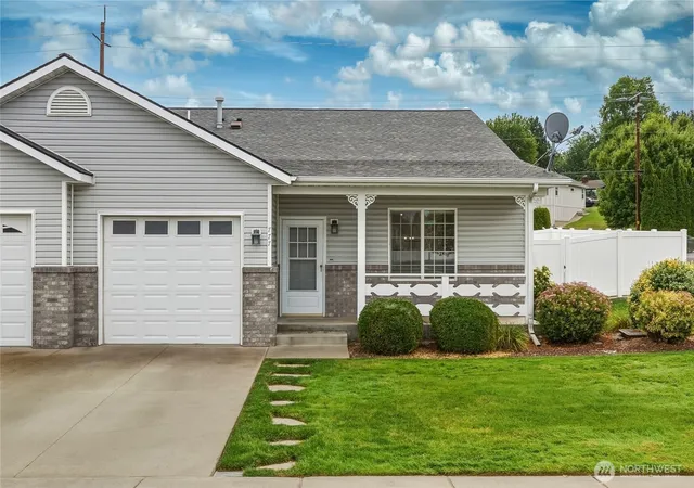 Photo 1 of Single family home for sale at 777 Se Magnoni, College Place, WA 99324 | MLS# NWM2554101 | Listing updated on 2026-09-24