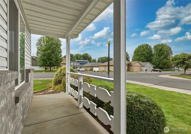 Photo 3 of Condo for sale at 777 SE Magnoni, College Place, WA 99324 | MLS# NWM2554101 | Listing updated on 2026-09-24