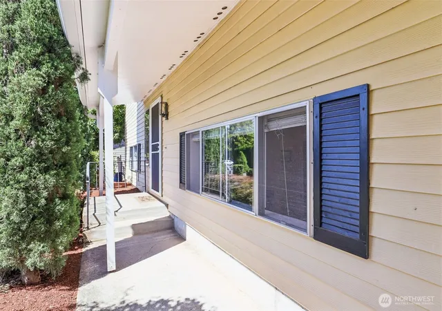 Photo 3 of Sale Pending at 10015 Nw 17th Avenue, Vancouver, WA 98685 | MLS# NWM2554396 | Listing updated on 2026-09-17