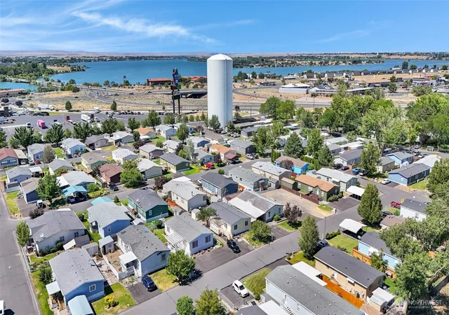 Photo 3 of Sale Pending at 3211 W Wapato Dr #28, Moses Lake, WA 98837 | MLS# NWM2554577 | Listing updated on 2026-09-08