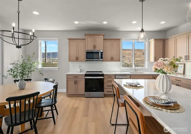 Photo 3 of Single family home for sale at 639 S Kent Ave, East Wenatchee, WA 98802 | MLS# NWM2554754 | Listing updated on 2026-10-01