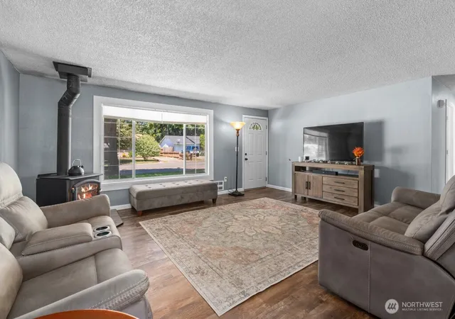 Photo 4 of Sale Pending at 733 2nd Avenue NE, Pacific, WA 98047 | MLS# NWM2554811 | Listing updated on 2026-09-24