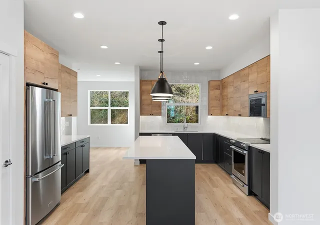 Photo 2 of Townhouse for sale at 756 Nw Holly St, Issaquah, WA 98027 | MLS# NWM2554937 | Listing updated on 2026-10-02
