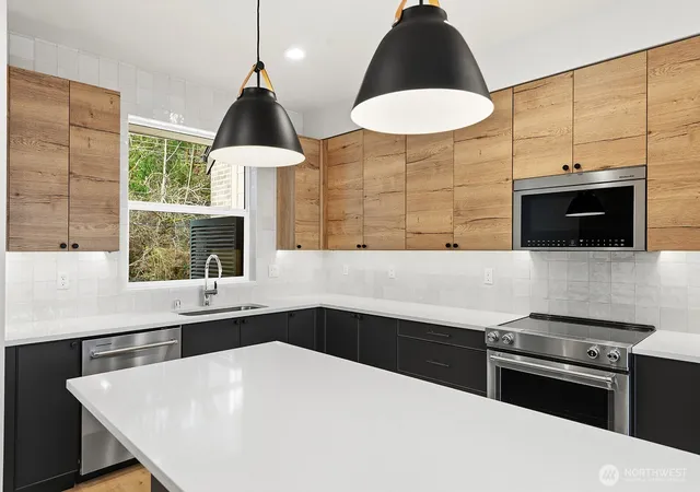 Photo 3 of Townhouse for sale at 756 NW Holly St, Issaquah, WA 98027 | MLS# NWM2554937 | Listing updated on 2026-10-02