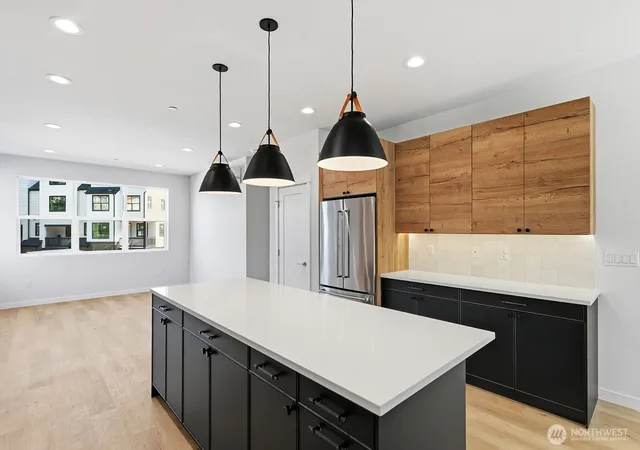 Photo 4 of Townhouse for sale at 756 NW Holly St, Issaquah, WA 98027 | MLS# NWM2554937 | Listing updated on 2026-10-02