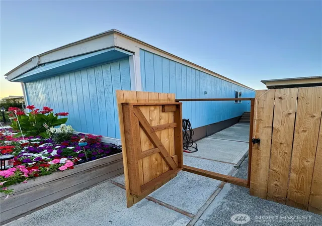 Photo 3 of Manufactured home for sale at 8329 38th Street E #24, Edgewood, WA 98371 | MLS# NWM2555090 | Listing updated on 2026-09-17