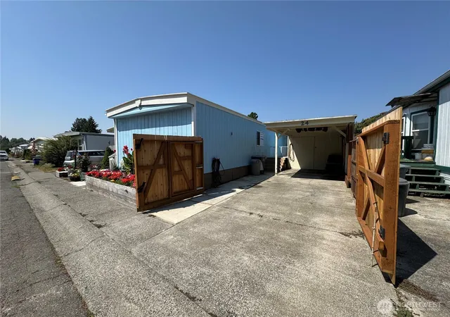 Photo 3 of Manufactured home for sale at 8329 38th Street E #24, Edgewood, WA 98371 | MLS# NWM2555090 | Listing updated on 2026-09-17