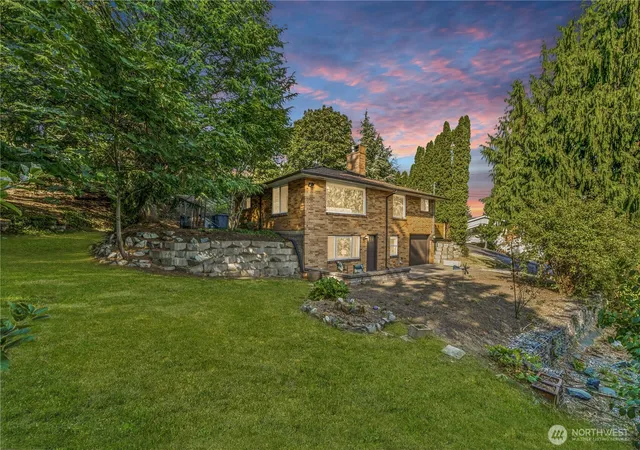 Photo 2 of Sale Pending at 629 Sw 3rd Place, Renton, WA 98057 | MLS# NWM2555118 | Listing updated on 2026-09-17
