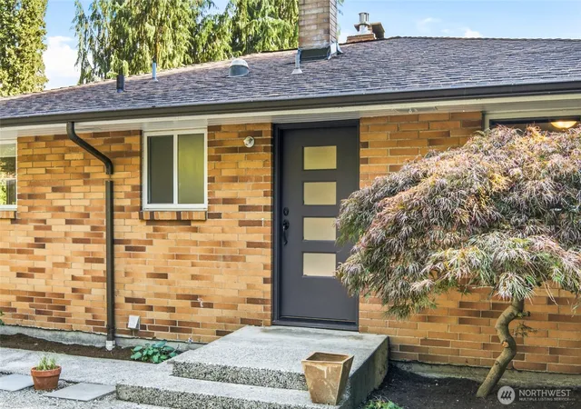 Photo 3 of Sale Pending at 629 Sw 3rd Place, Renton, WA 98057 | MLS# NWM2555118 | Listing updated on 2026-09-17