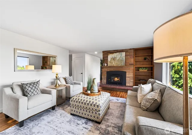 Photo 4 of Sale Pending at 629 SW 3rd Place, Renton, WA 98057 | MLS# NWM2555118 | Listing updated on 2026-09-17
