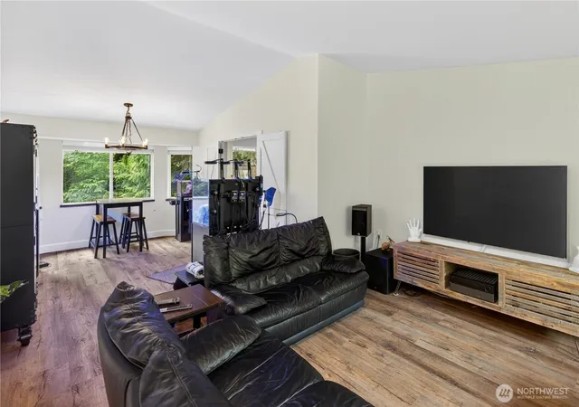 Photo 4 of Single family home for sale at 21313 NE 10th Place, Sammamish, WA 98074 | MLS# NWM2555536 | Listing updated on 2026-09-29