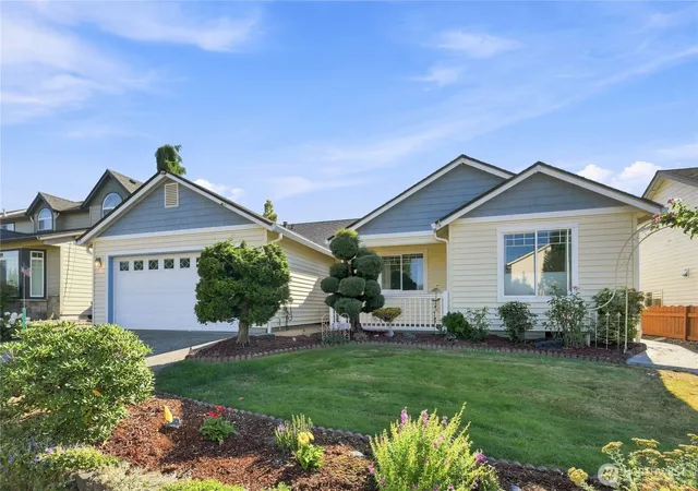 Single family home for sale at 504 N Lark Dr, Ridgefield, WA 98642 | MLS# NWM2555852