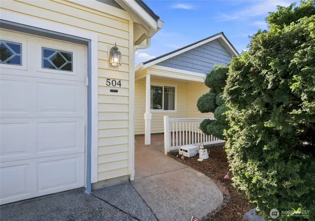Photo 2 of Contingent at 504 N Lark Dr, Ridgefield, WA 98642 | MLS# NWM2555852 | Listing updated on 2026-09-17