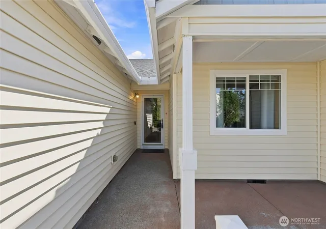 Photo 3 of Contingent at 504 N Lark Dr, Ridgefield, WA 98642 | MLS# NWM2555852 | Listing updated on 2026-09-17