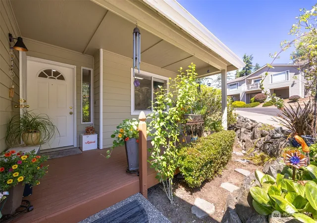 Photo 3 of Sale Pending at 1342 Whatcom St, Bellingham, WA 98229 | MLS# NWM2556118 | Listing updated on 2026-09-25