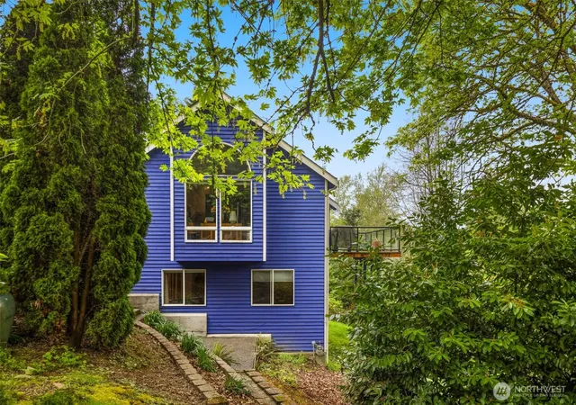 Photo 3 of Single family home for sale at 9602 Ne 35th Place, Bellevue, WA 98004 | MLS# NWM2556355 | Listing updated on 2026-09-22